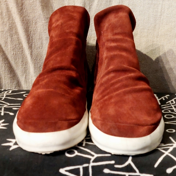 Cinzia Araia slip-on mid-sneaker in berry suede, sz40, EUC - Picture 1 of 12